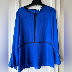 M blouse with black piping